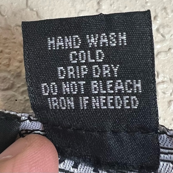 Angie Boho romper size medium
Crossover low neckline
Drawstring/elastic waist - Picture 4 of 4